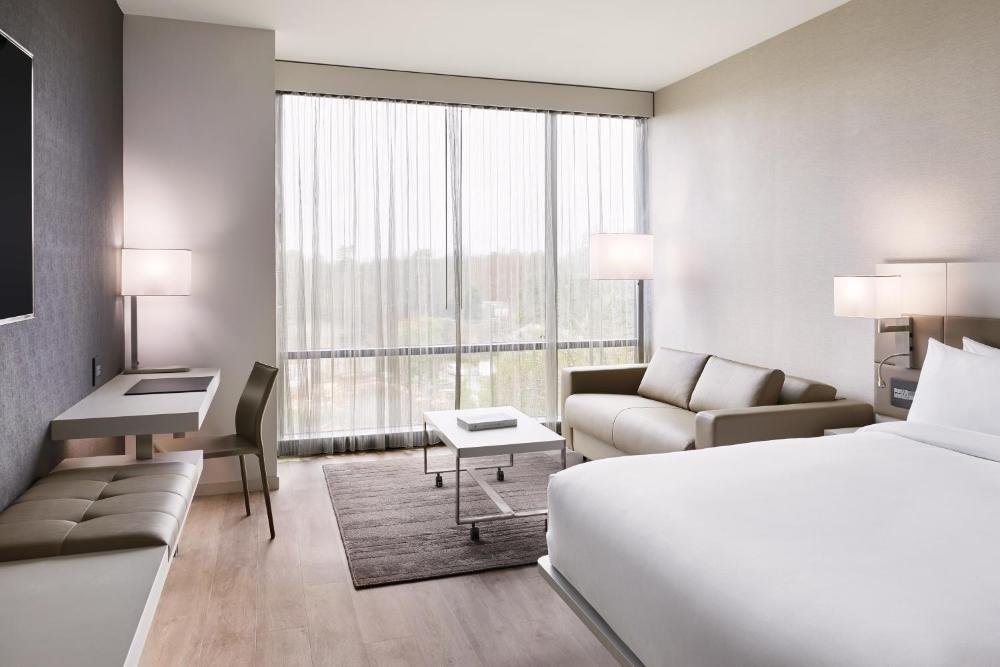 Corner King, Guest room, 1 King, Sofa bed, Corner room interior